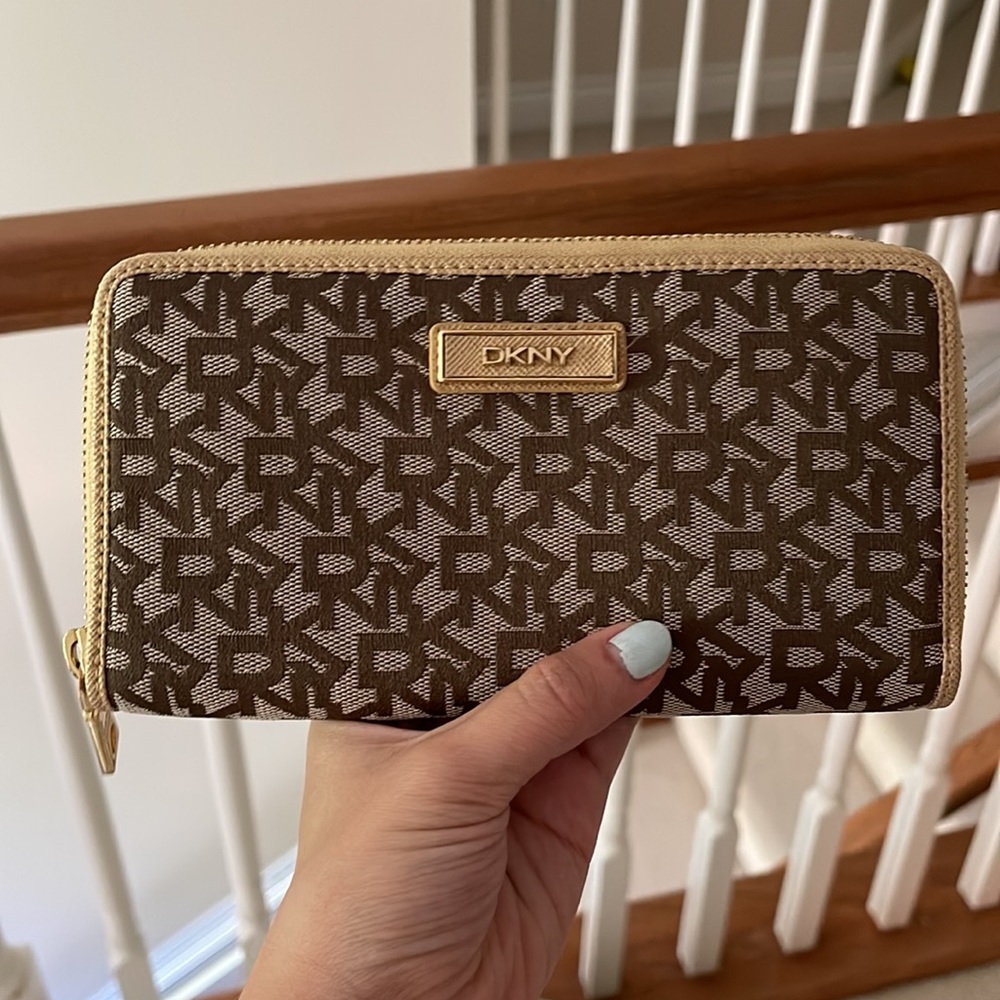 DKNY Donna Karan New York brown zip wallet